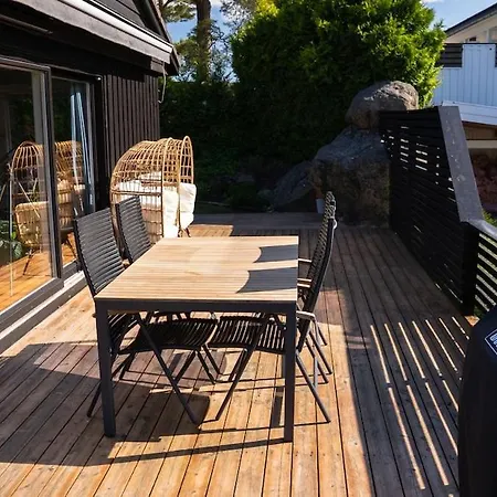 Sunny, Family-friendly Near Zoo & Local Beaches Holiday home *
