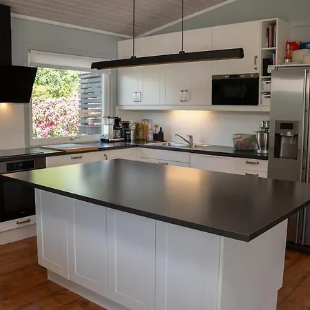 Holiday home Sunny, Family-friendly Near Zoo & Local Beaches *