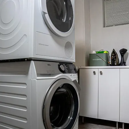 Sunny, Family-friendly Near Zoo & Local Beaches Feriehus *