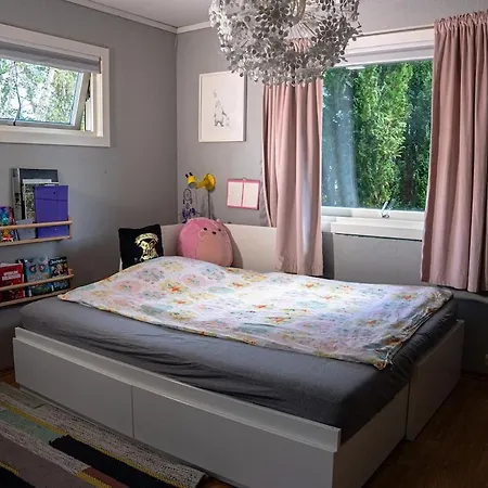 Sunny, Family-friendly Near Zoo & Local Beaches