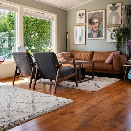 Sunny, Family-friendly Near Zoo & Local Beaches