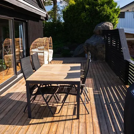 Sunny, Family-friendly Near Zoo & Local Beaches Holiday home *