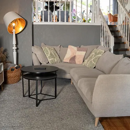 Sunny, Family-friendly Near Zoo & Local Beaches Feriehus *