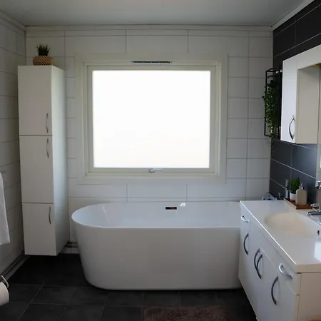 Sunny, Family-friendly Near Zoo & Local Beaches * Kristiansand