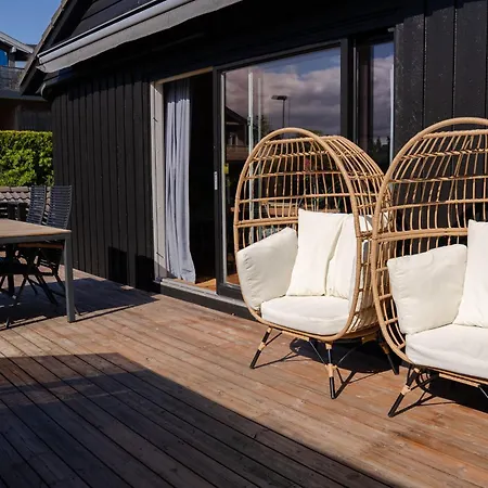 Sunny, Family-friendly Near Zoo & Local Beaches