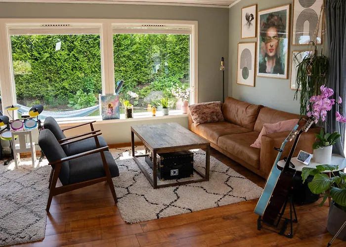 Sunny, Family-friendly Near Zoo & Local Beaches Semesterbostad Kristiansand