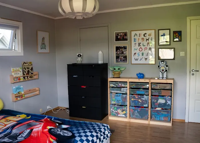 Sunny, Family-friendly Near Zoo & Local Beaches *