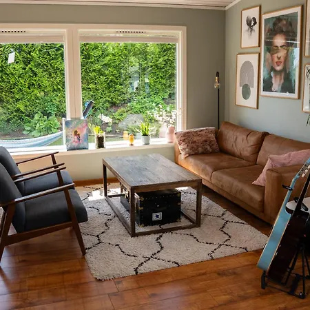 Sunny, Family-friendly Near Zoo & Local Beaches Vakantiehuis Kristiansand