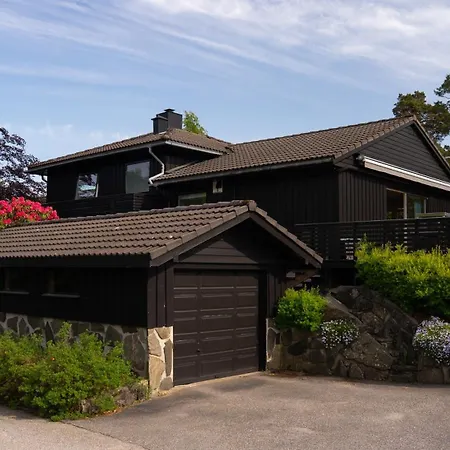 Sunny, Family-friendly Near Zoo & Local Beaches Vakantiehuis Kristiansand