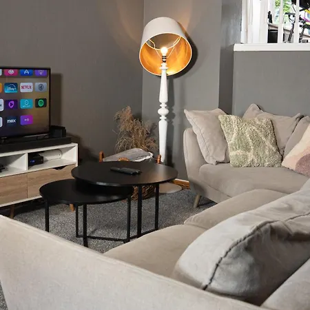 Sunny, Family-friendly Near Zoo & Local Beaches Vakantiehuis Kristiansand